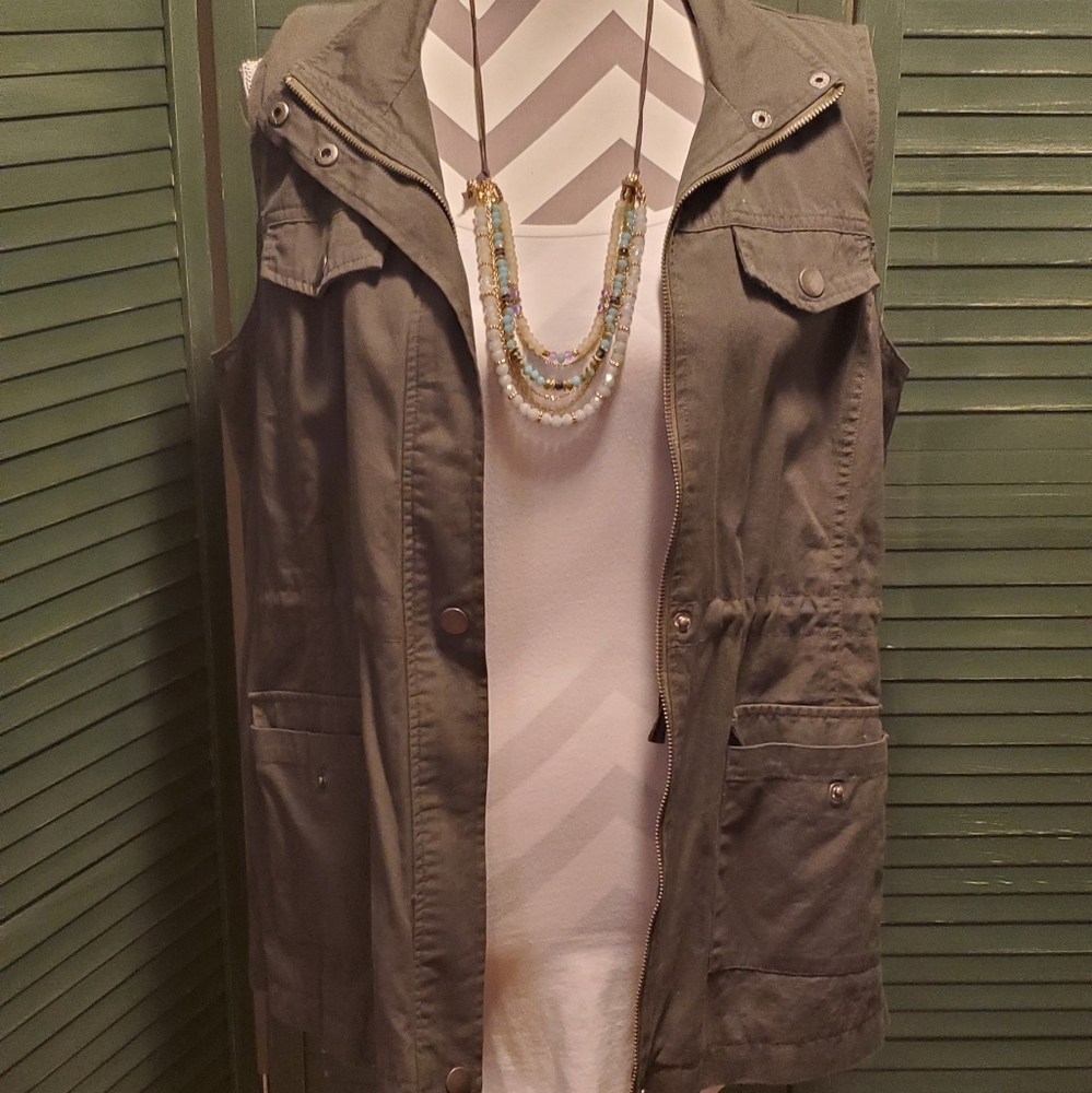 ☀️5/$25 Blu Pepper Army Green Cargo Vest